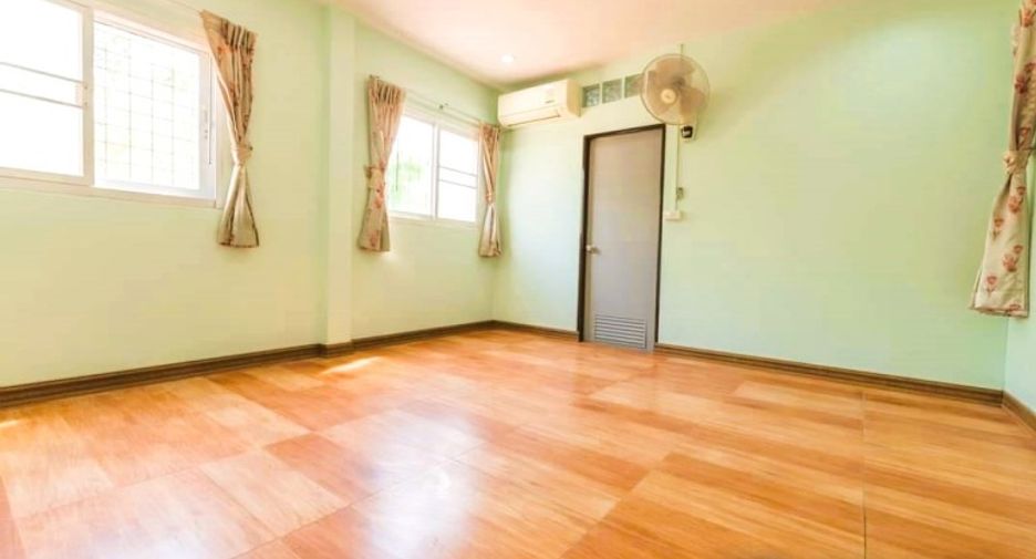 Haus zum Kauf mit 8 Zimmer in Central Pattaya, Pattaya