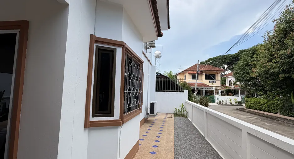 For rent 3 bedrooms house in Mueang Chiang Mai, Chiang Mai