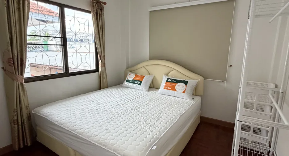 For rent 3 bedrooms house in Mueang Chiang Mai, Chiang Mai