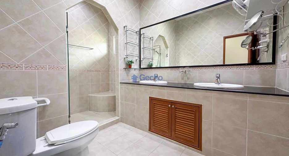 For sale 4 ベッドルーム house in Bang Lamung, Chonburi