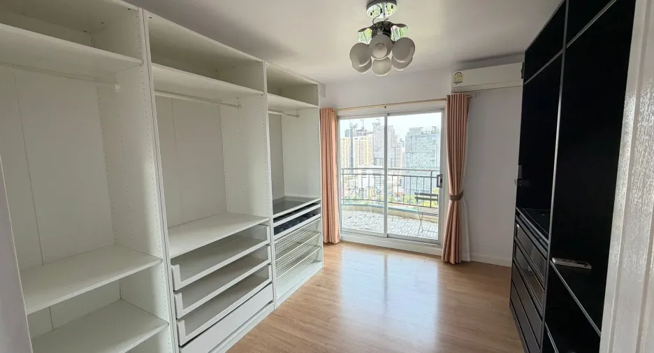 Wohnung zum Kauf mit 2 Zimmer in Watthana, Bangkok