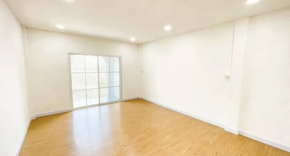 Reihenhaus zum Kauf mit 3 Zimmer in Bang Bua Thong, Nonthaburi