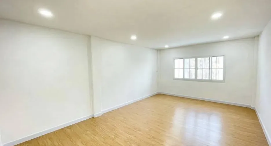Reihenhaus zum Kauf mit 3 Zimmer in Bang Bua Thong, Nonthaburi