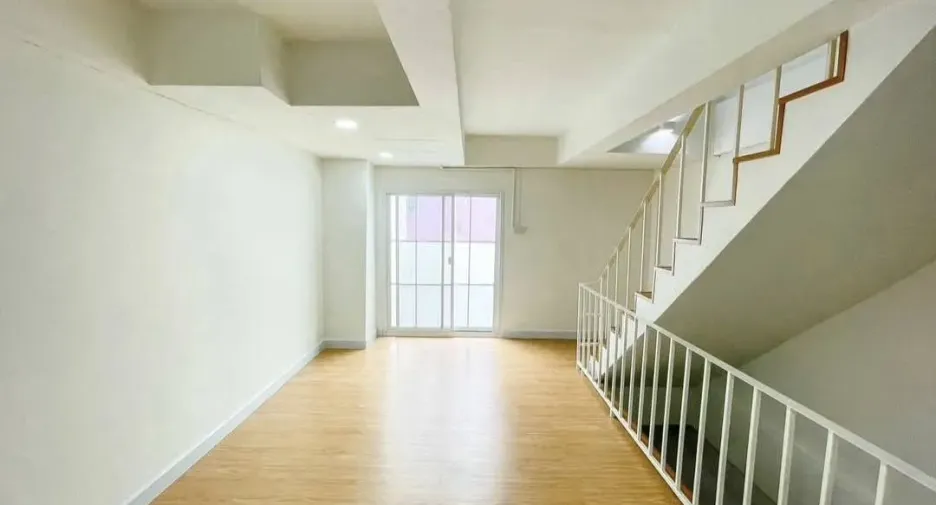 Reihenhaus zum Kauf mit 3 Zimmer in Bang Bua Thong, Nonthaburi