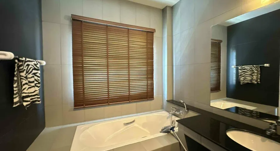 For sale 3 bedrooms house in San Kamphaeng, Chiang Mai