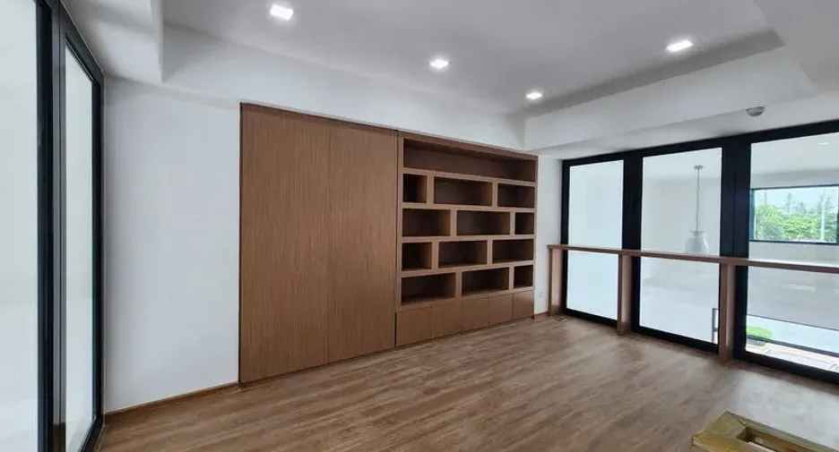 Büro zur Miete in Prawet, Bangkok