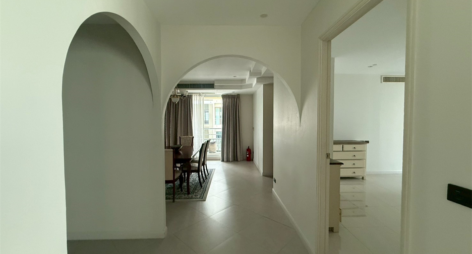 For sale 4 bedrooms condo in Khlong Toei, Bangkok