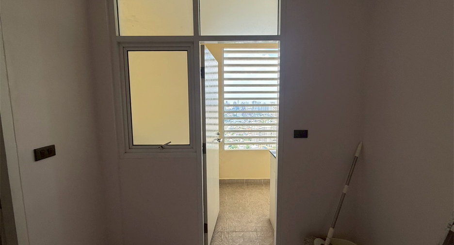 For sale 4 bedrooms condo in Khlong Toei, Bangkok