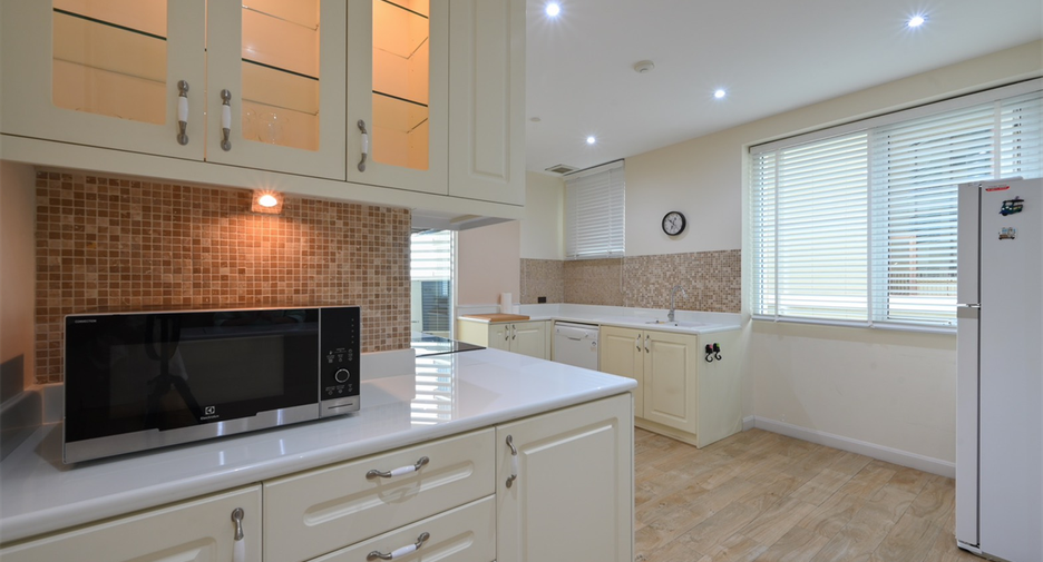 For sale 4 bedrooms condo in Khlong Toei, Bangkok