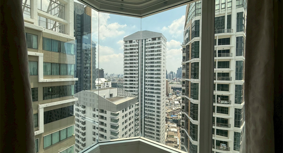 For sale 4 bedrooms condo in Khlong Toei, Bangkok