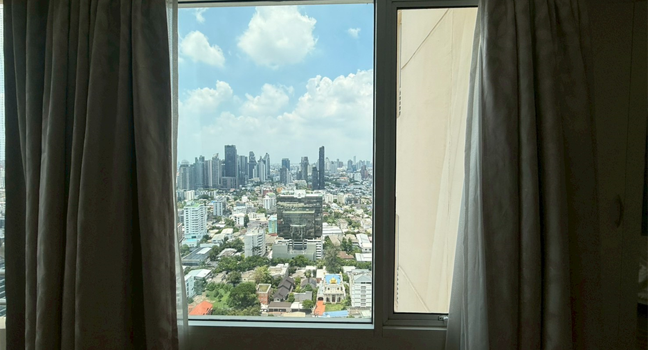 For sale 4 bedrooms condo in Khlong Toei, Bangkok