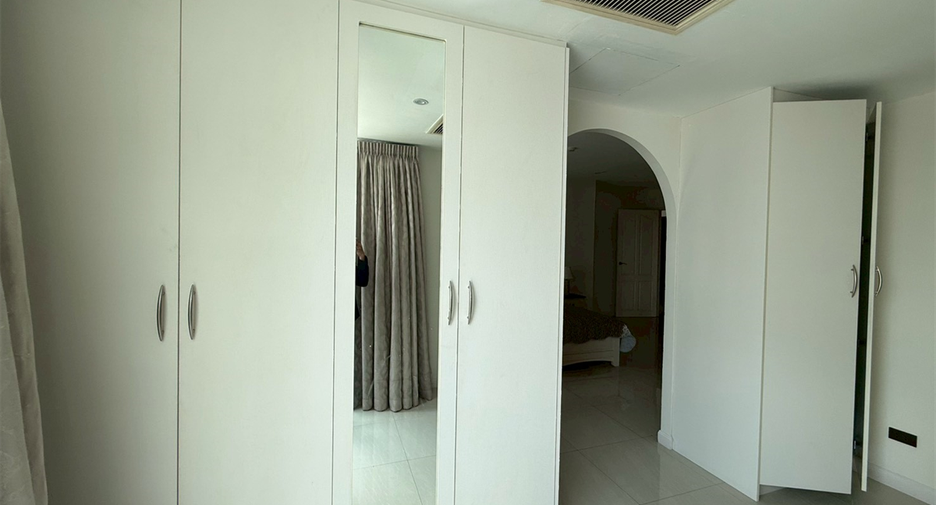 For sale 4 bedrooms condo in Khlong Toei, Bangkok
