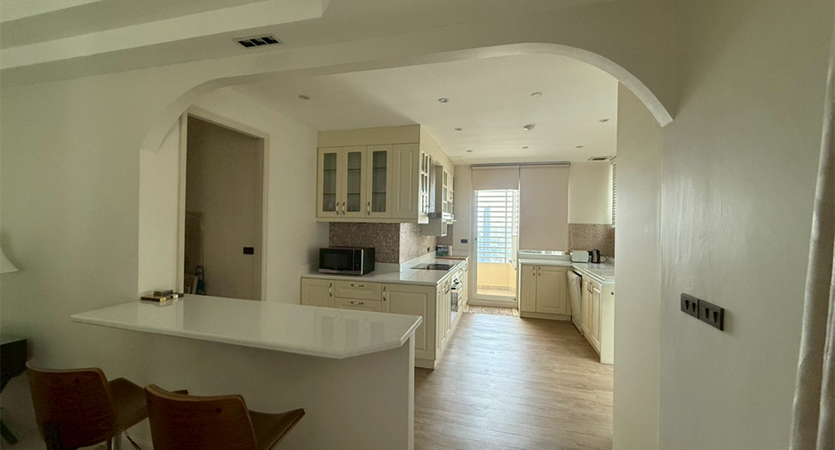 For sale 4 bedrooms condo in Khlong Toei, Bangkok