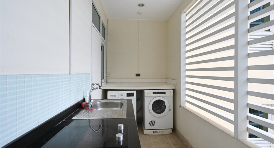 For sale 4 bedrooms condo in Khlong Toei, Bangkok
