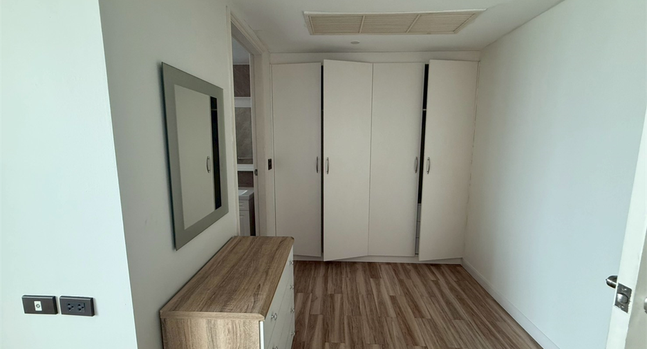 For sale 4 bedrooms condo in Khlong Toei, Bangkok