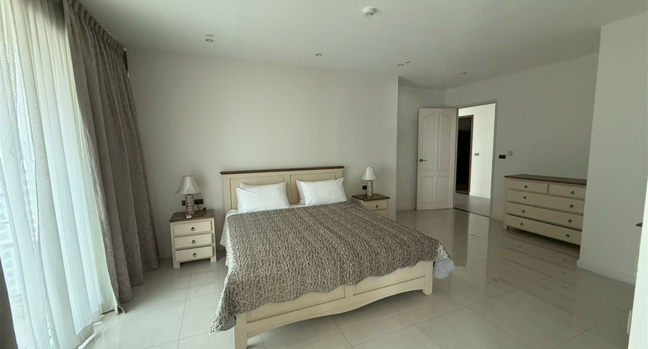 For sale 4 bedrooms condo in Khlong Toei, Bangkok