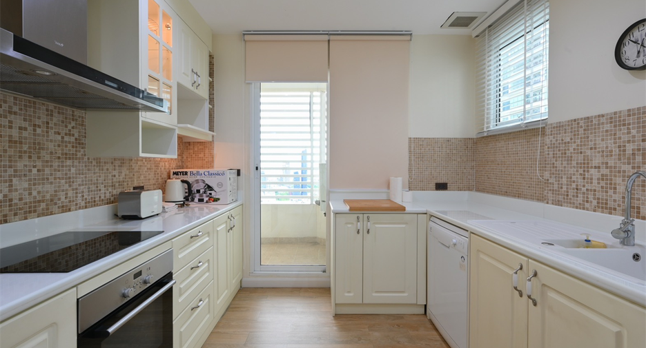 For sale 4 bedrooms condo in Khlong Toei, Bangkok