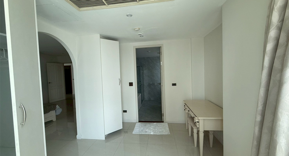 For sale 4 bedrooms condo in Khlong Toei, Bangkok