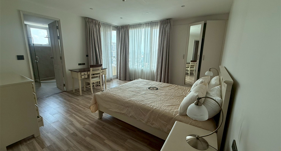 For sale 4 bedrooms condo in Khlong Toei, Bangkok