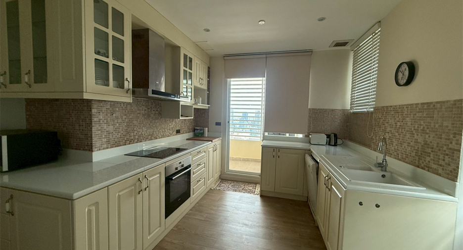 For sale 4 bedrooms condo in Khlong Toei, Bangkok