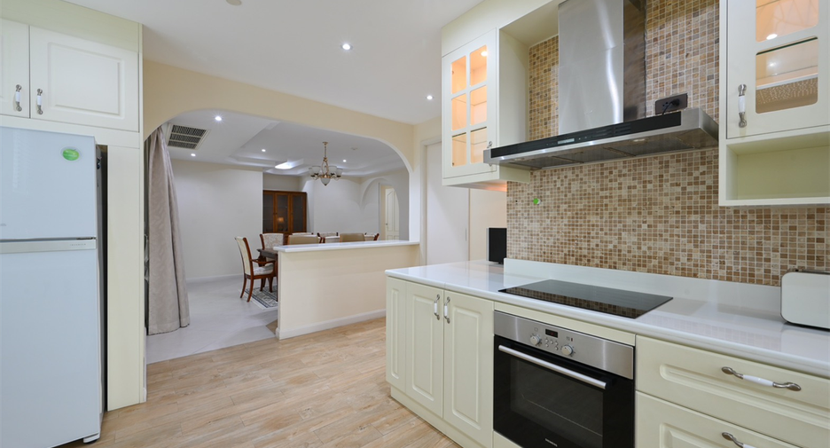 For sale 4 bedrooms condo in Khlong Toei, Bangkok