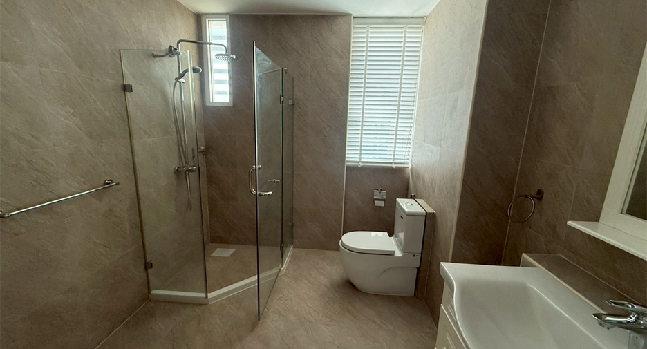 For sale 4 bedrooms condo in Khlong Toei, Bangkok
