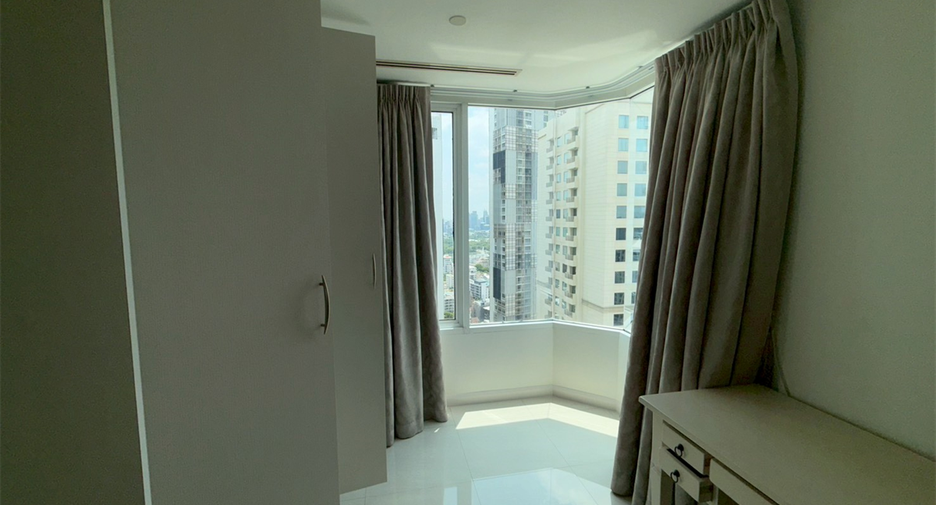For sale 4 bedrooms condo in Khlong Toei, Bangkok