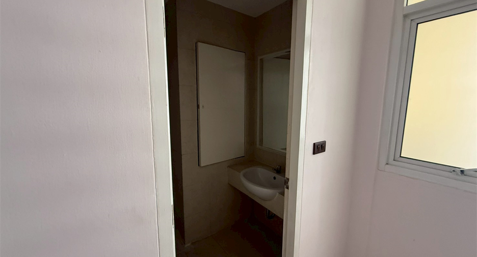 For sale 4 bedrooms condo in Khlong Toei, Bangkok