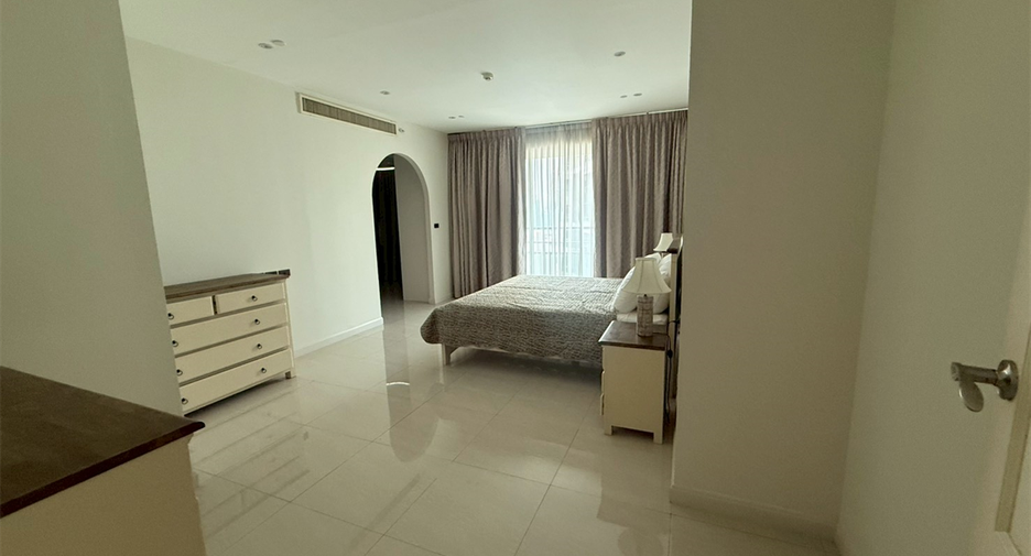For sale 4 bedrooms condo in Khlong Toei, Bangkok