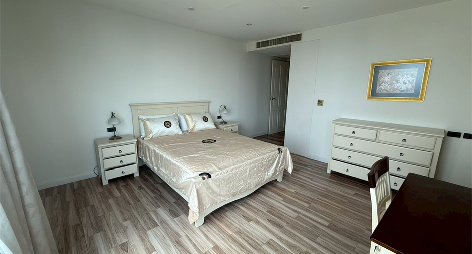 For sale 4 bedrooms condo in Khlong Toei, Bangkok