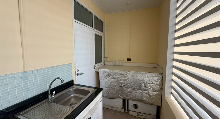 For sale 4 bedrooms condo in Khlong Toei, Bangkok