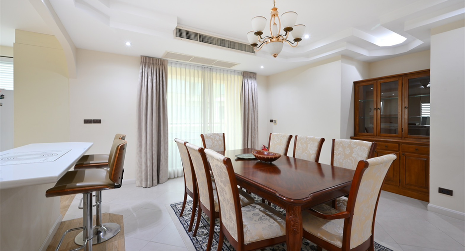 For rent 4 bedrooms condo in Khlong Toei, Bangkok
