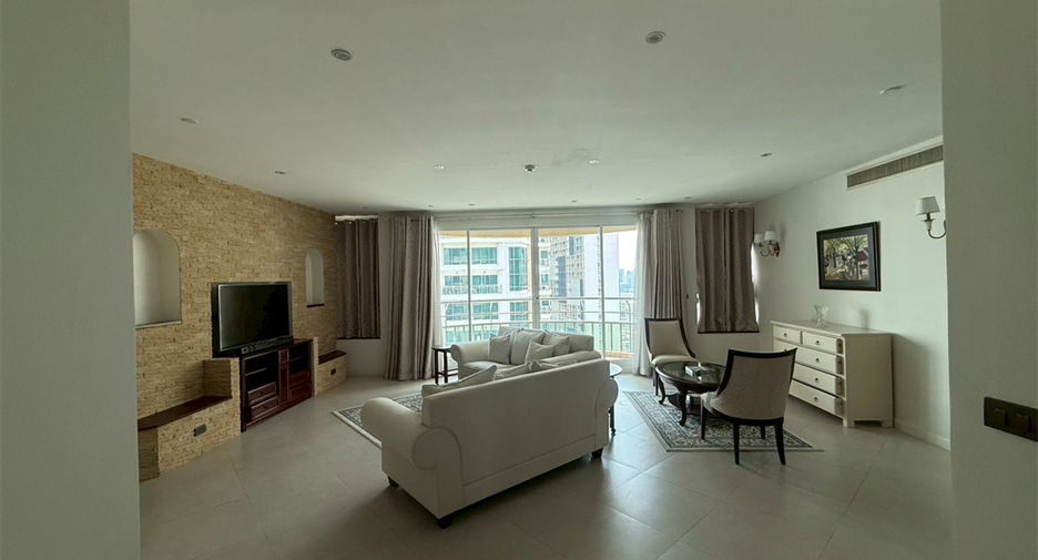 For rent 4 bedrooms condo in Khlong Toei, Bangkok