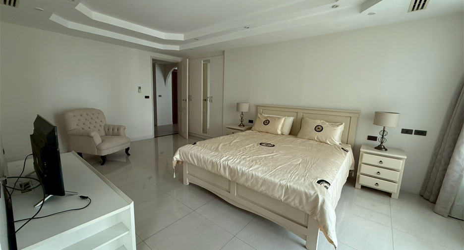For rent 4 bedrooms condo in Khlong Toei, Bangkok