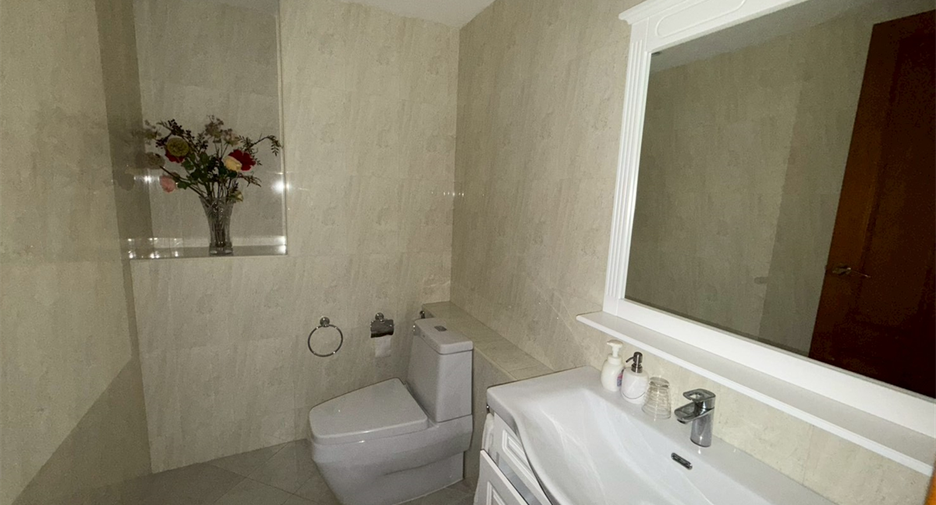 For rent 4 bedrooms condo in Khlong Toei, Bangkok