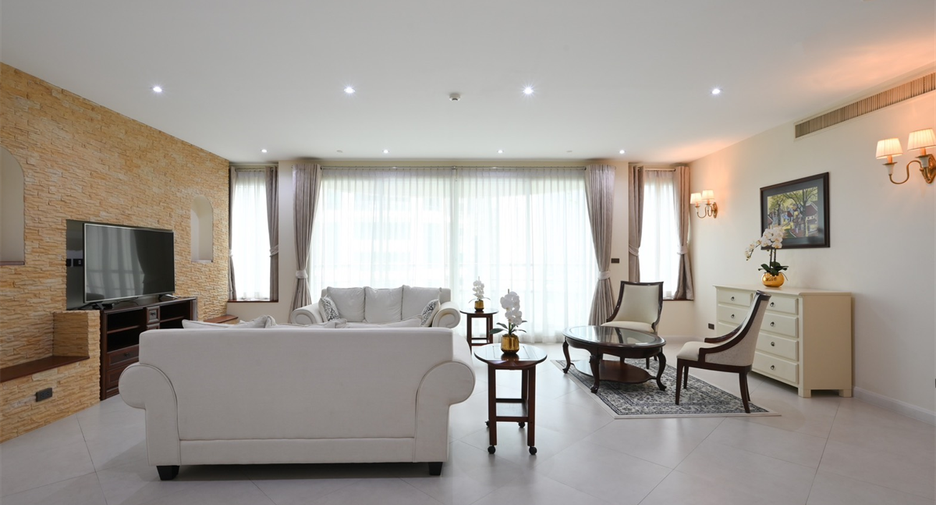For rent 4 bedrooms condo in Khlong Toei, Bangkok