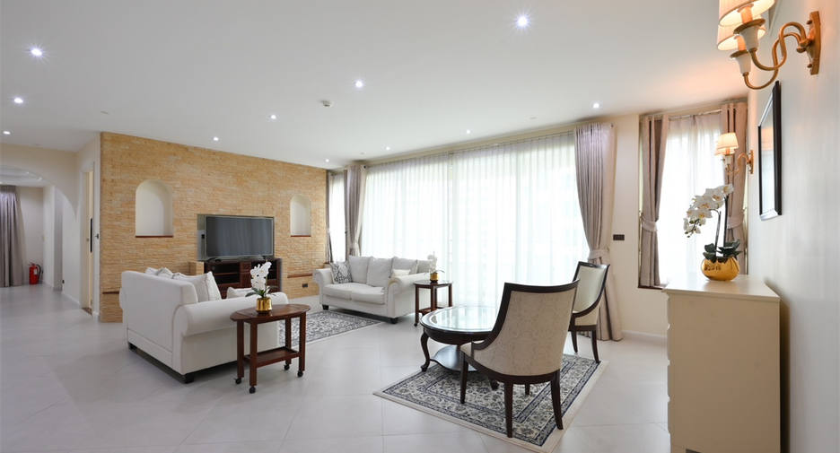 For rent 4 bedrooms condo in Khlong Toei, Bangkok