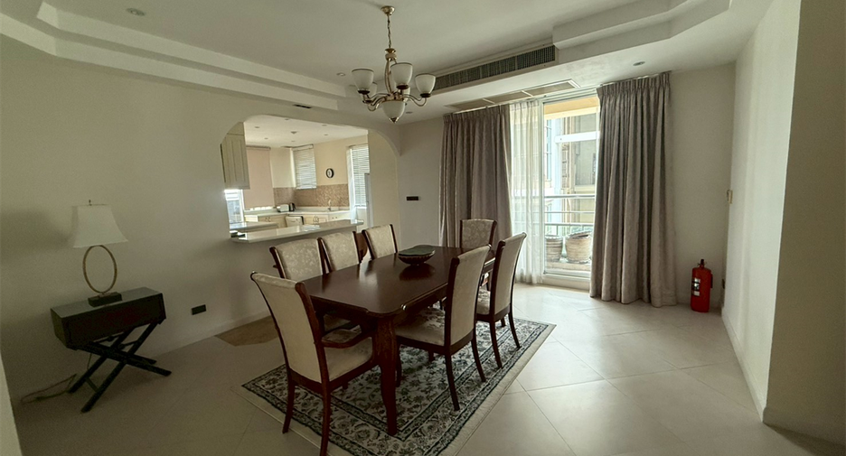 For rent 4 bedrooms condo in Khlong Toei, Bangkok