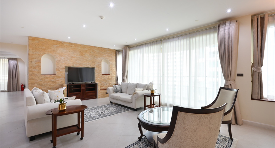 For rent 4 bedrooms condo in Khlong Toei, Bangkok
