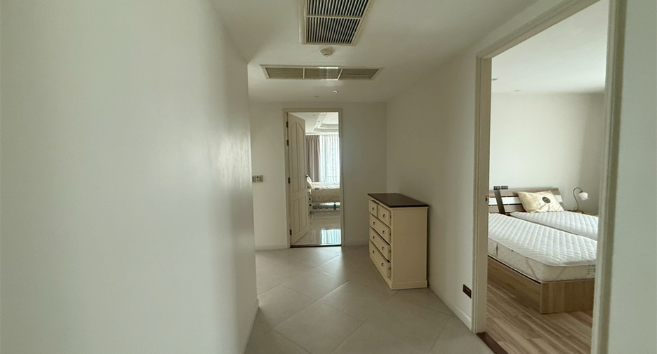 For rent 4 bedrooms condo in Khlong Toei, Bangkok