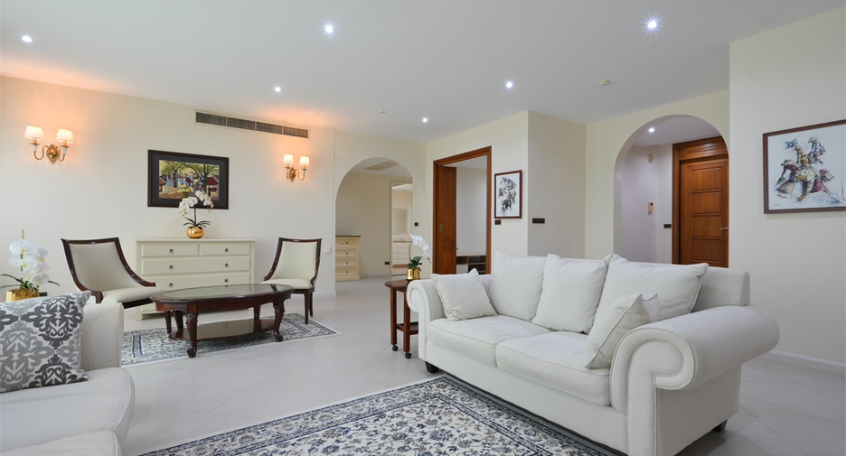 For rent 4 bedrooms condo in Khlong Toei, Bangkok