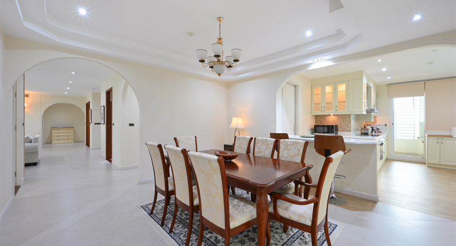 For rent 4 bedrooms condo in Khlong Toei, Bangkok