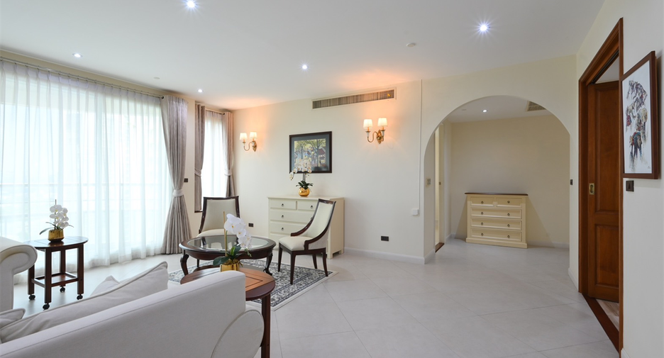 For rent 4 bedrooms condo in Khlong Toei, Bangkok