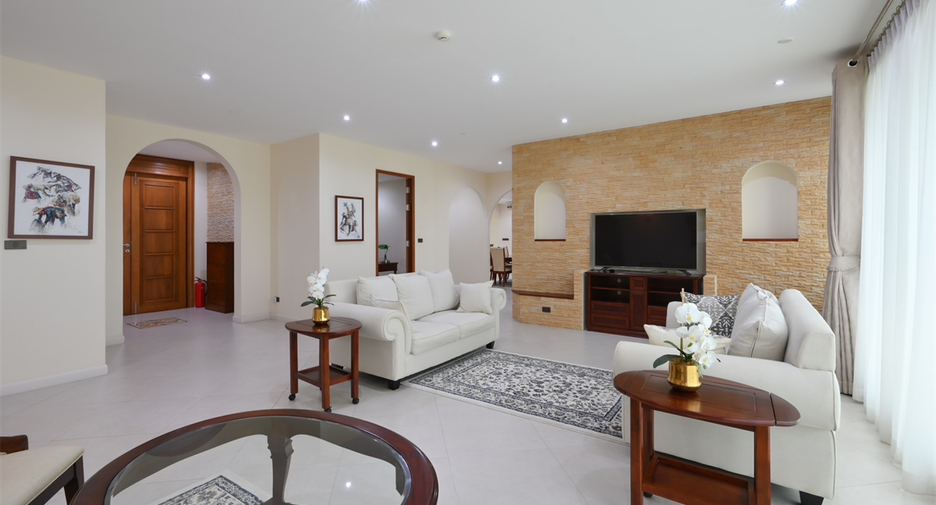 For rent 4 bedrooms condo in Khlong Toei, Bangkok