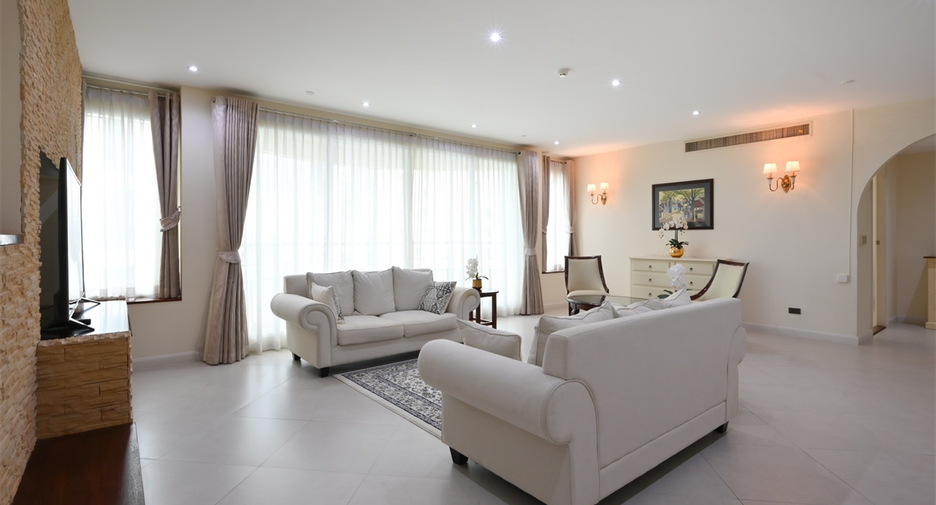 For rent 4 bedrooms condo in Khlong Toei, Bangkok