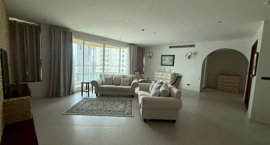 For rent 4 bedrooms condo in Khlong Toei, Bangkok
