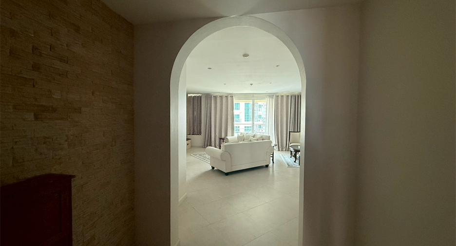 For rent 4 bedrooms condo in Khlong Toei, Bangkok