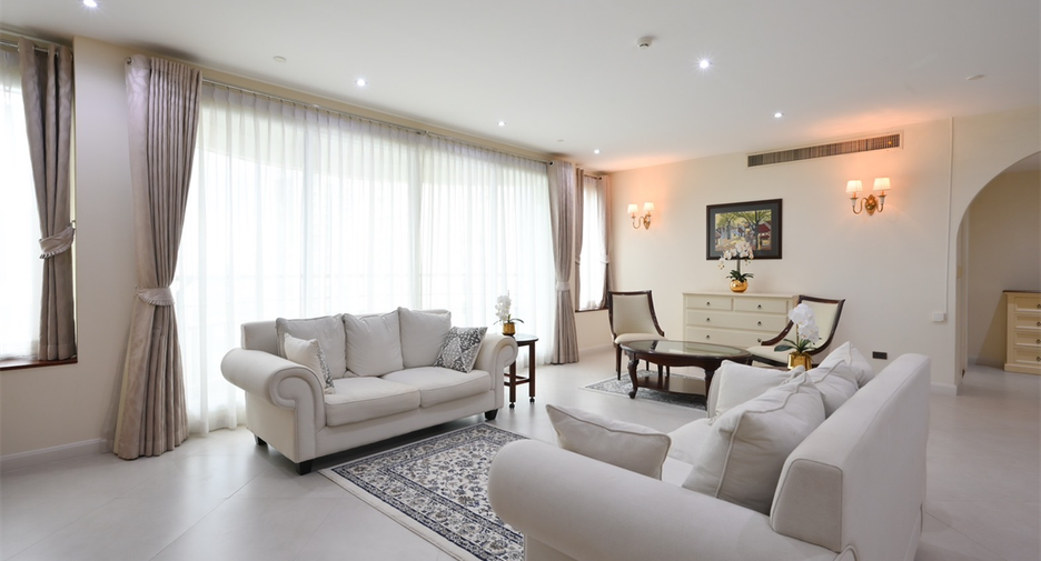 For rent 4 bedrooms condo in Khlong Toei, Bangkok