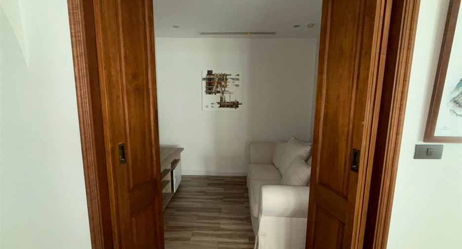 For rent 4 bedrooms condo in Khlong Toei, Bangkok