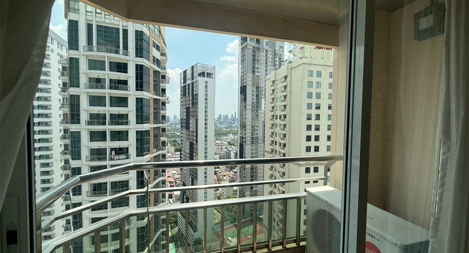 For rent 4 bedrooms condo in Khlong Toei, Bangkok